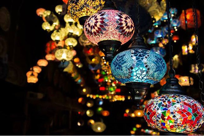 El Encanto Etéreo de Las Lámparas Turcas Una Mezcla De Arte y Luz