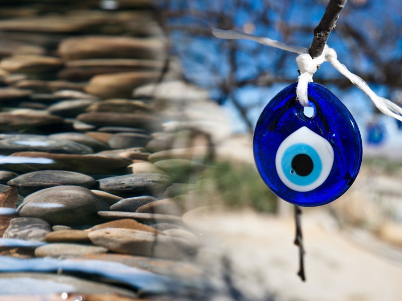 Olhos turcos, um amuleto protetor cheio de história 